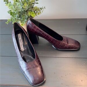 Vintage 90’s Via Spiga Croc Embossed
Leather Block Heel Size 8.5B